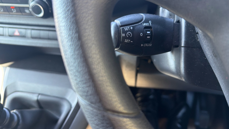 Vauxhall Vivaro L2 Diesel 2900 1.5d 100PS Sportive H1 Van